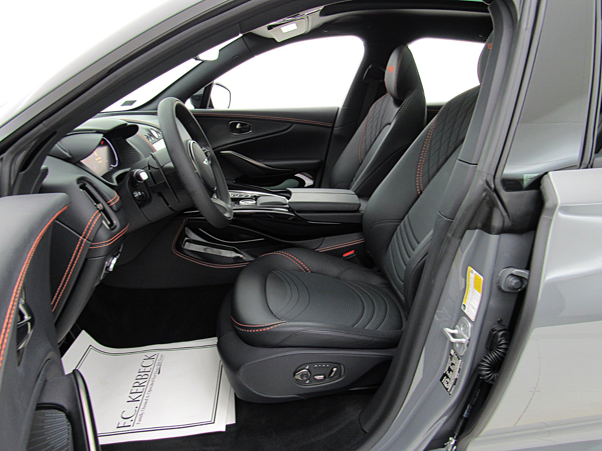 Used 2023 Aston Martin DBX AWD/4WD image 34
