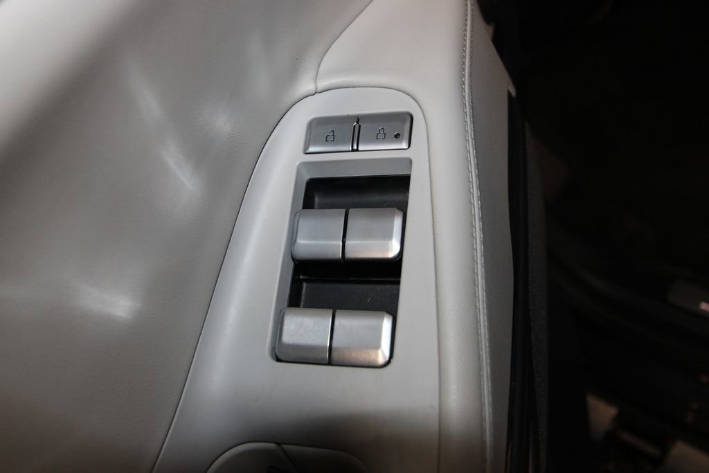 Used 2025 Lincoln Navigator Reserve image 6