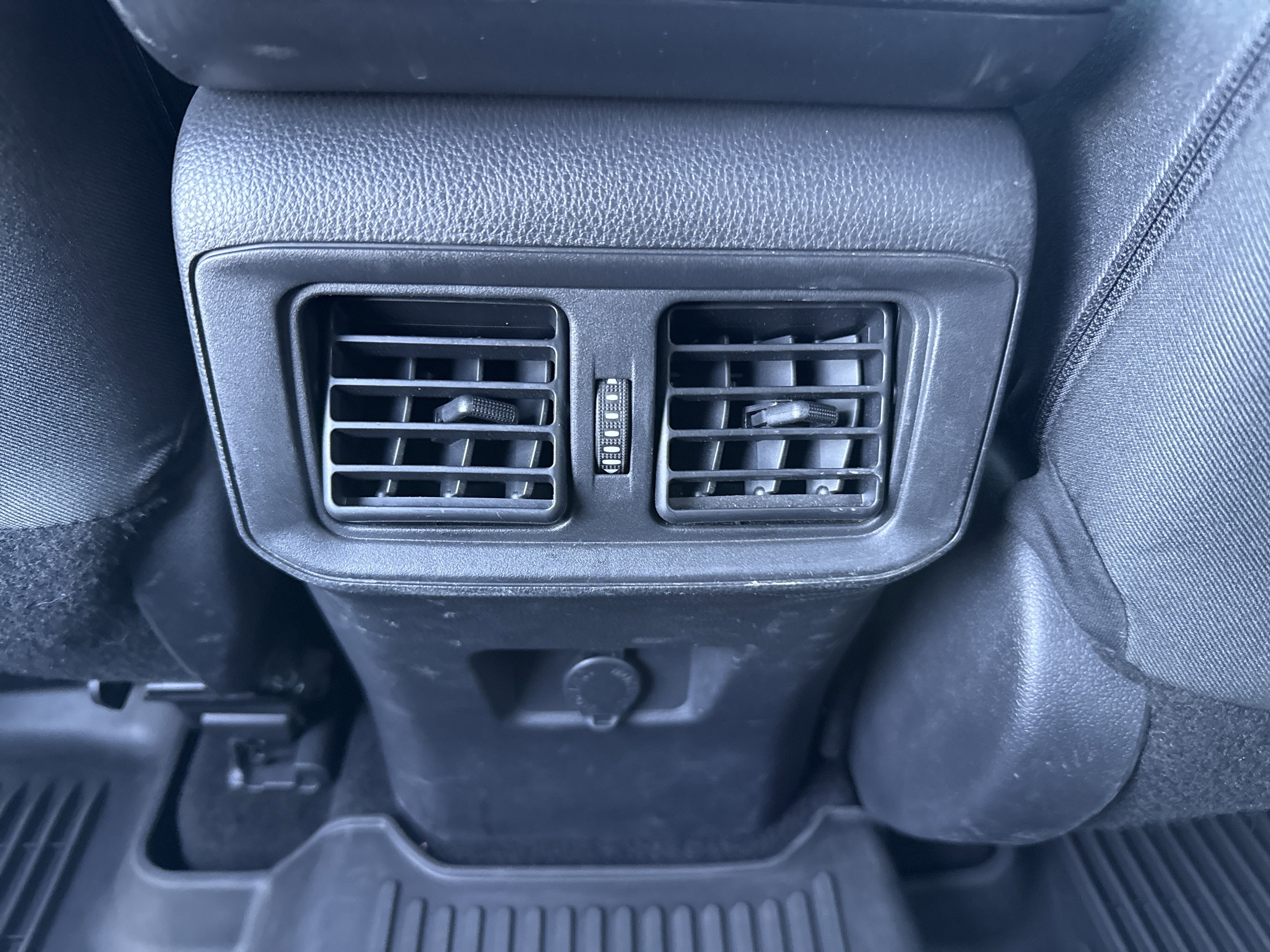 Used 2023 Toyota RAV4 LE image 22