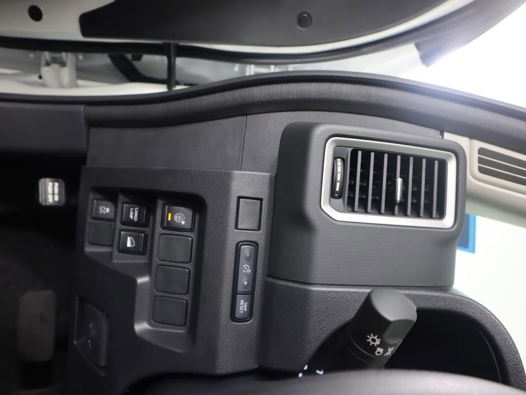 Certified 2024 Nissan Frontier SV w/ Technology Package image 20