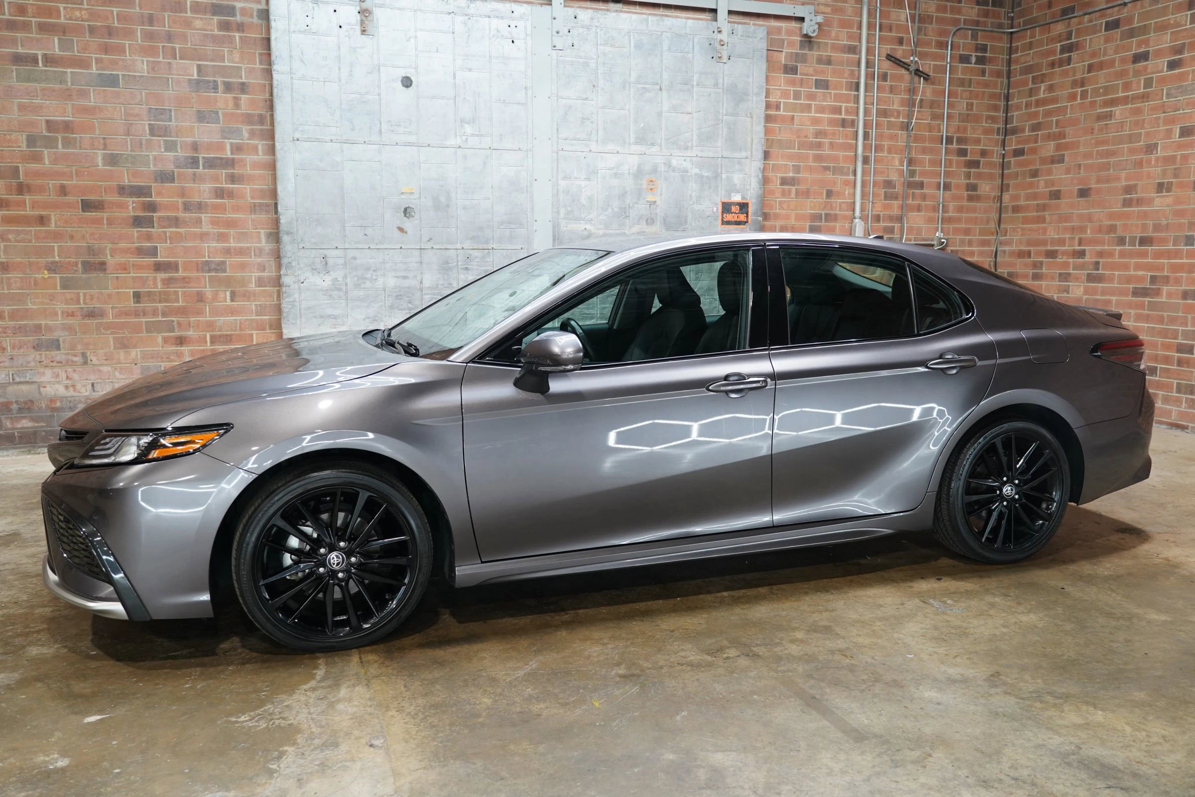 Used 2023 Toyota Camry XSE image 9