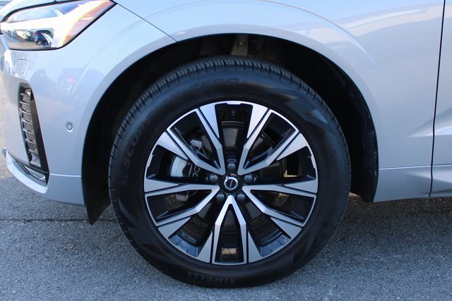 Used 2025 Volvo XC60 B5 Plus image 36