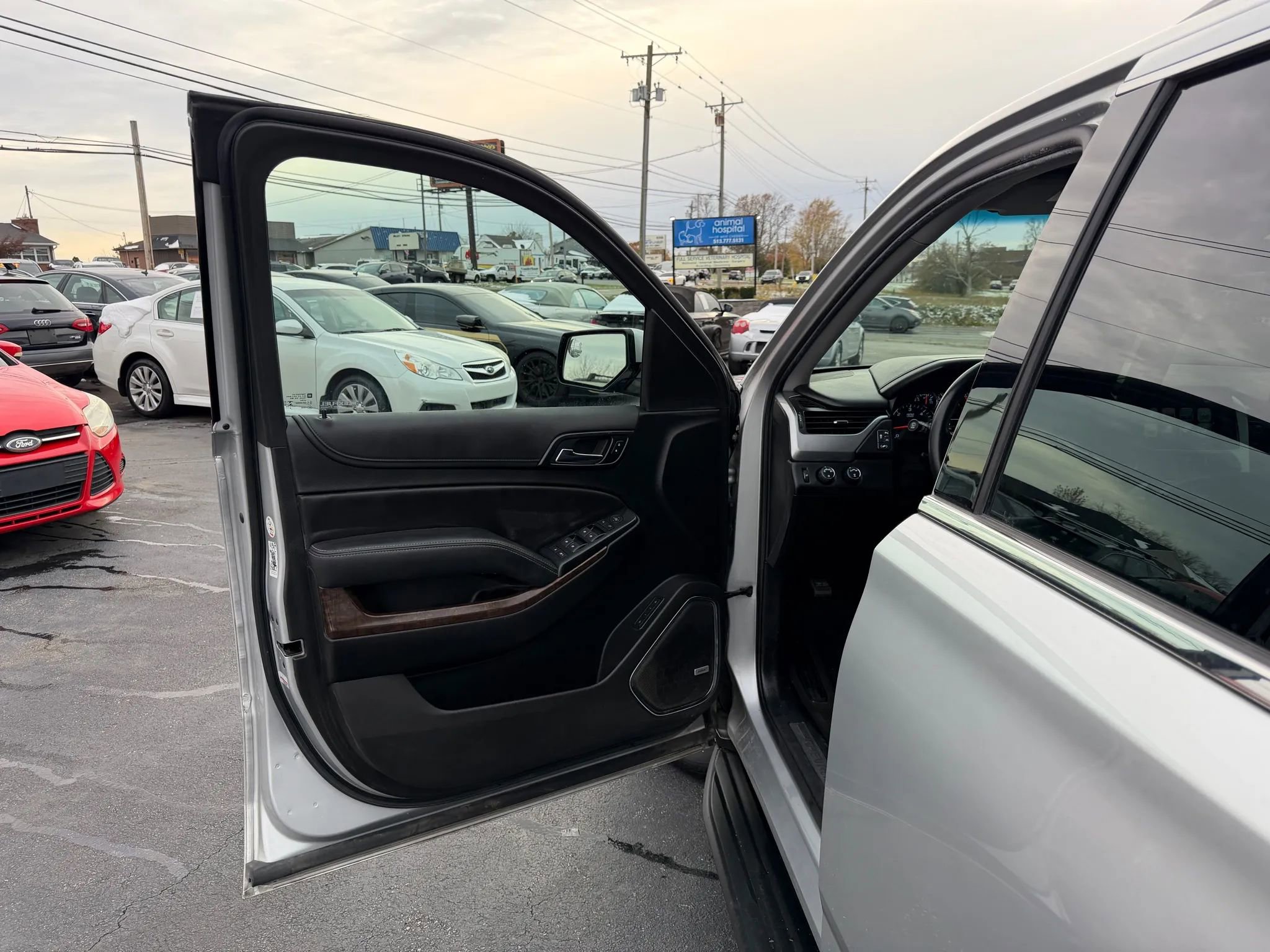 Used 2019 Chevrolet Suburban LT AWD/4WD image 39