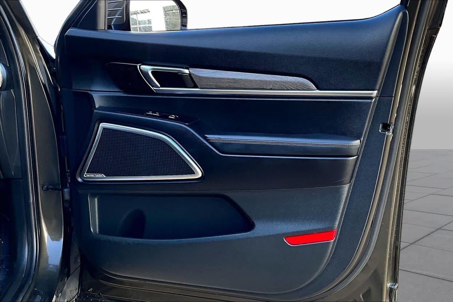 Used 2020 Kia Telluride SX w/ Towing Package FWD image 23