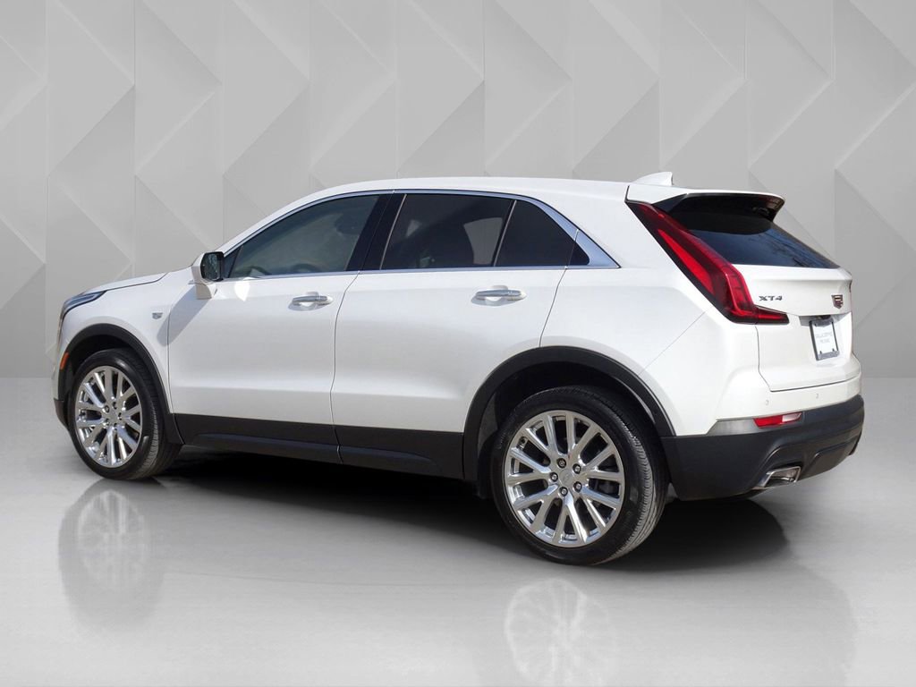 Certified 2022 Cadillac XT4 Luxury w/ Cold Weather Package image 3