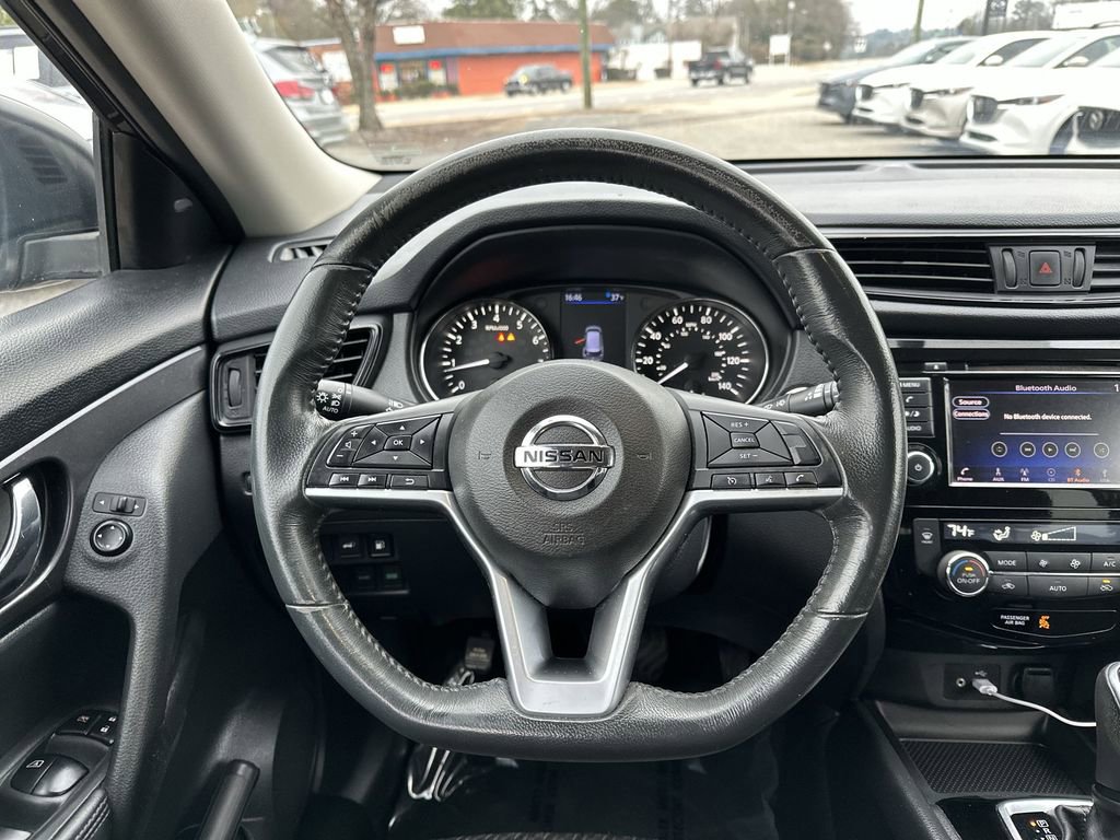 Used 2018 Nissan Rogue SV image 14