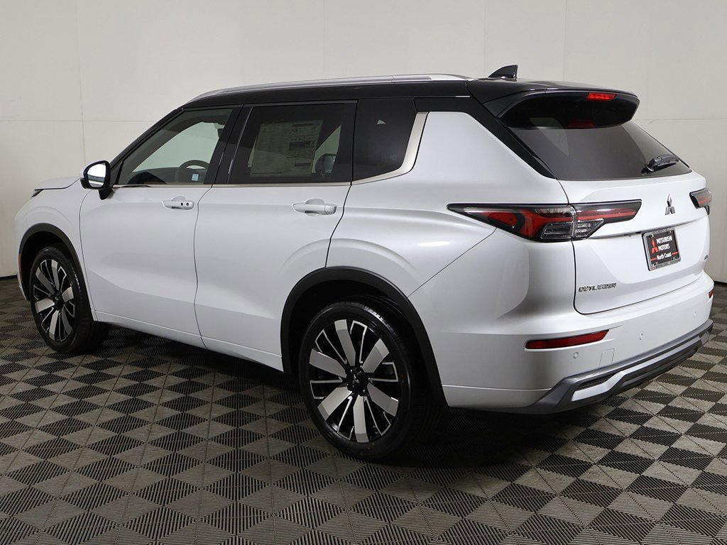 New 2025 Mitsubishi Outlander SEL image 18