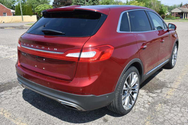 Used 2016 Lincoln MKX Reserve w/ Technology Package FWD image 4