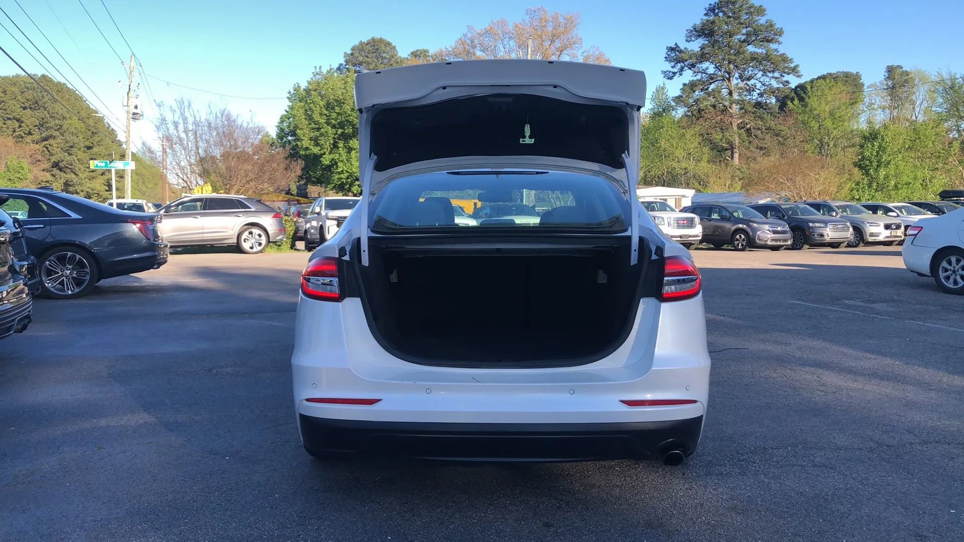 Used 2020 Ford Fusion SE FWD image 9