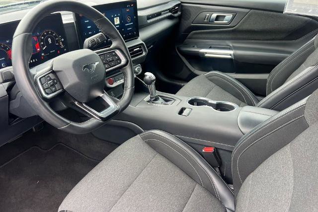 Used 2025 Ford Mustang Convertible RWD image 5