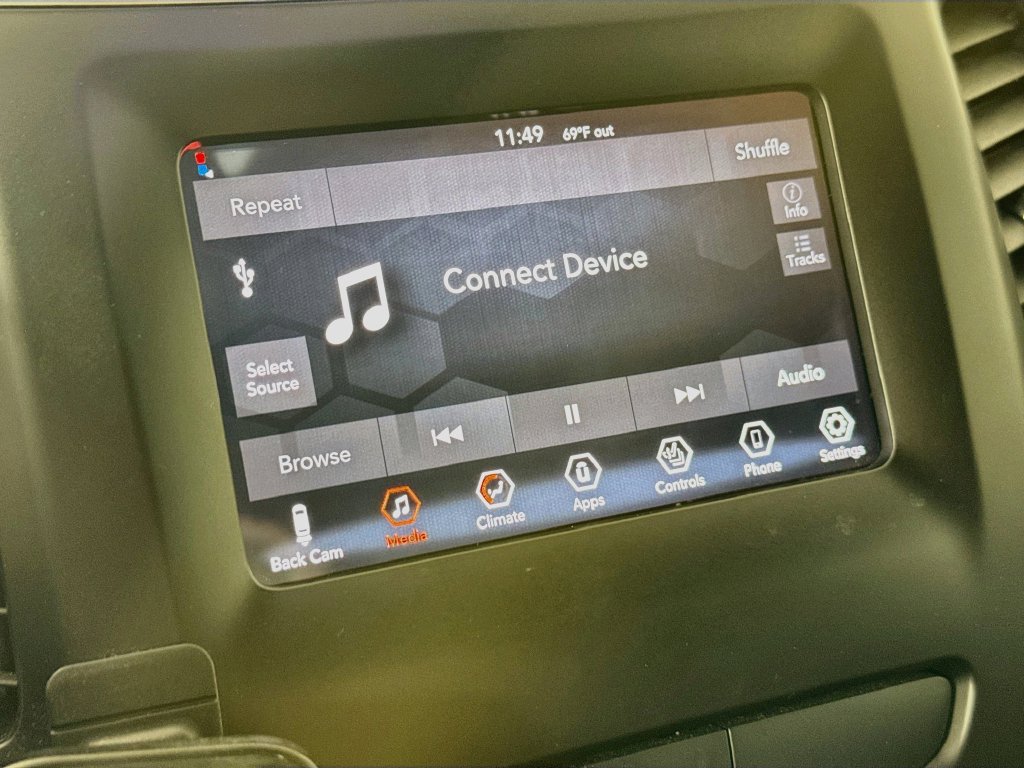 Used 2019 Jeep Cherokee Latitude Plus FWD image 18