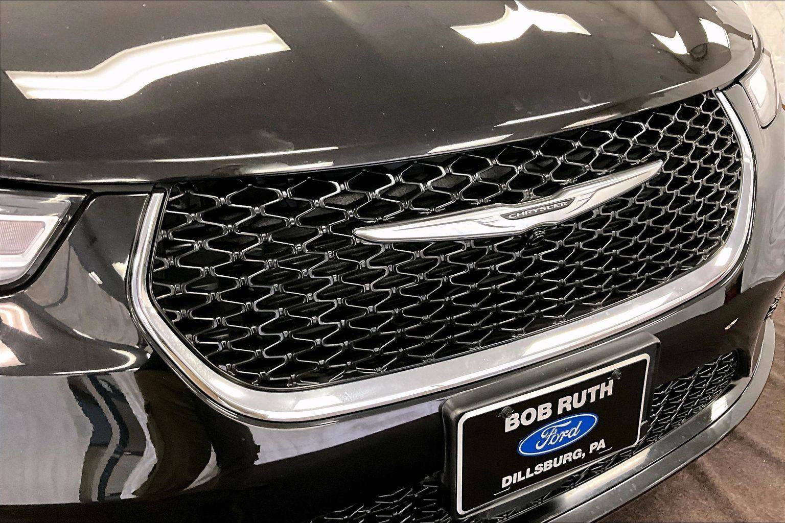 Used 2025 Chrysler Pacifica Select image 30