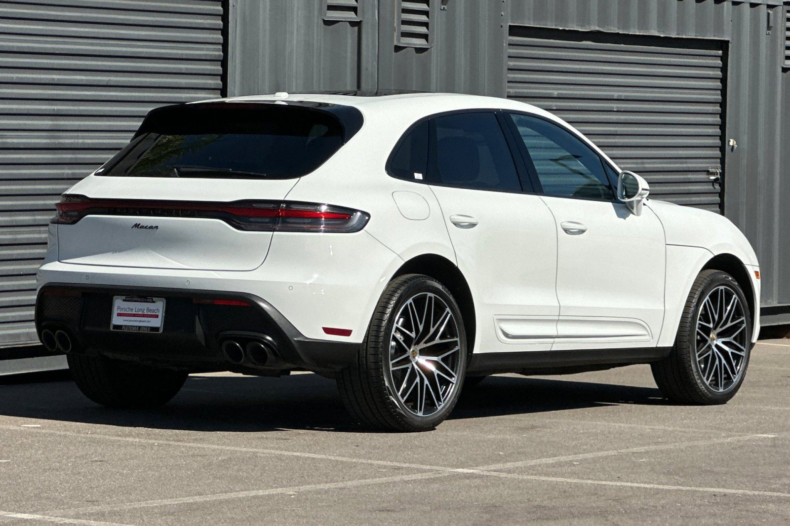 Certified 2024 Porsche Macan image 8