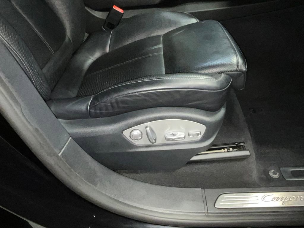 Used 2016 Porsche Cayenne image 20
