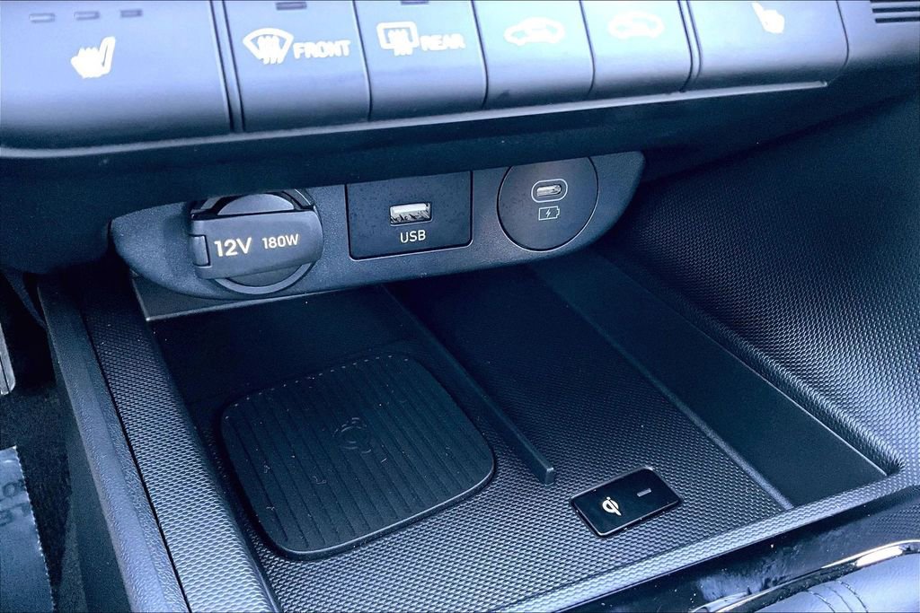 Used 2025 Hyundai Elantra SEL image 32