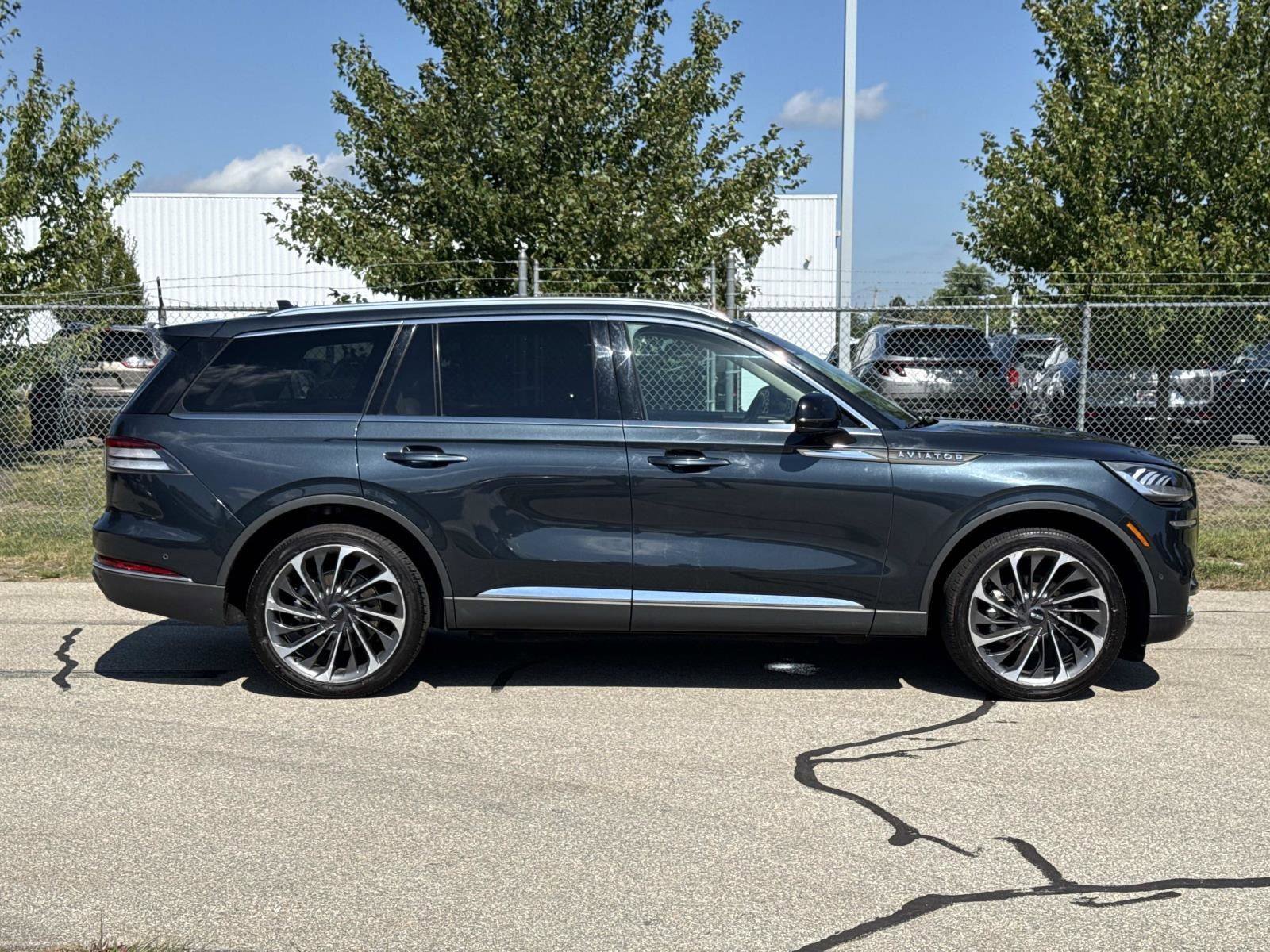 Used 2022 Lincoln Aviator Reserve w/ Equipment Group 201A image 4