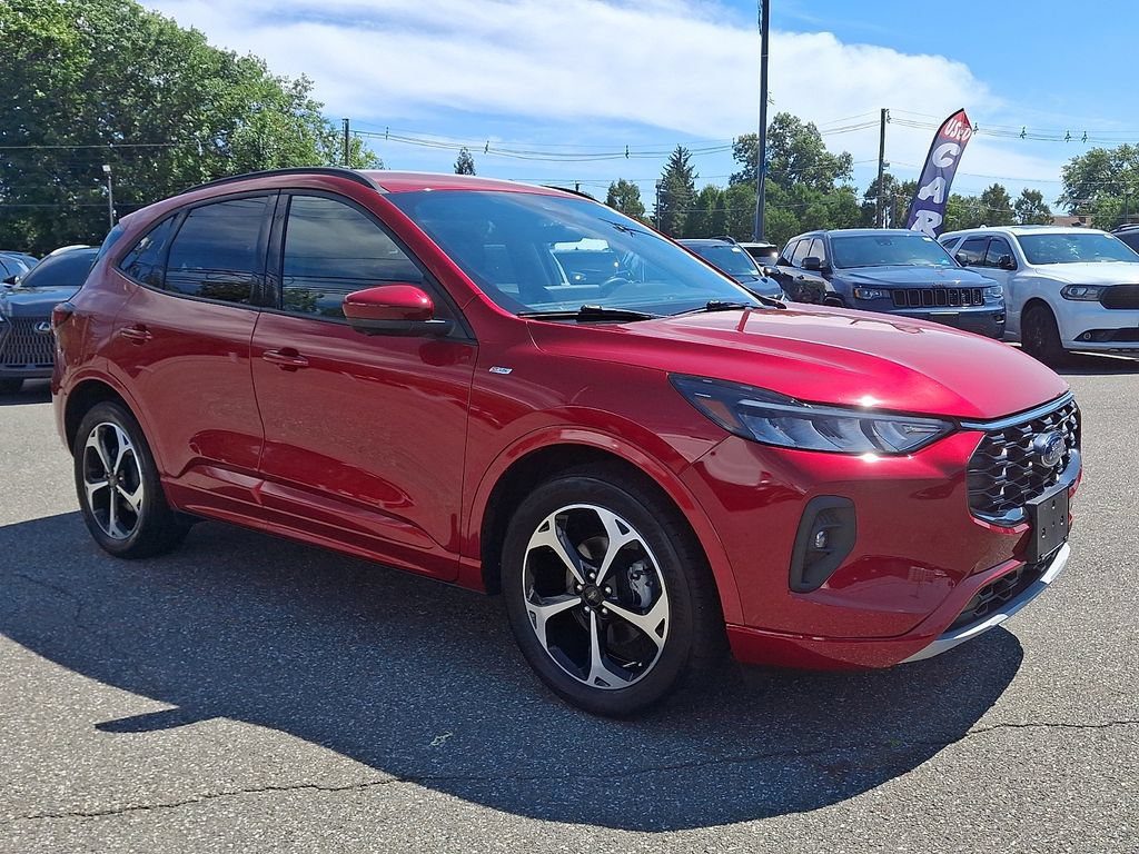 Used 2023 Ford Escape ST-Line Select w/ Tech Pack #2 AWD/4WD image 3