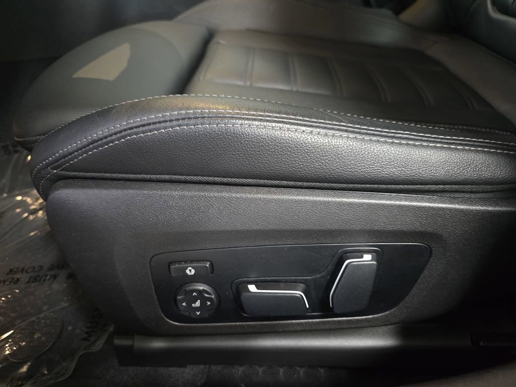 Used 2024 BMW 330i xDrive 330i xDrive w/ M Sport Package image 28