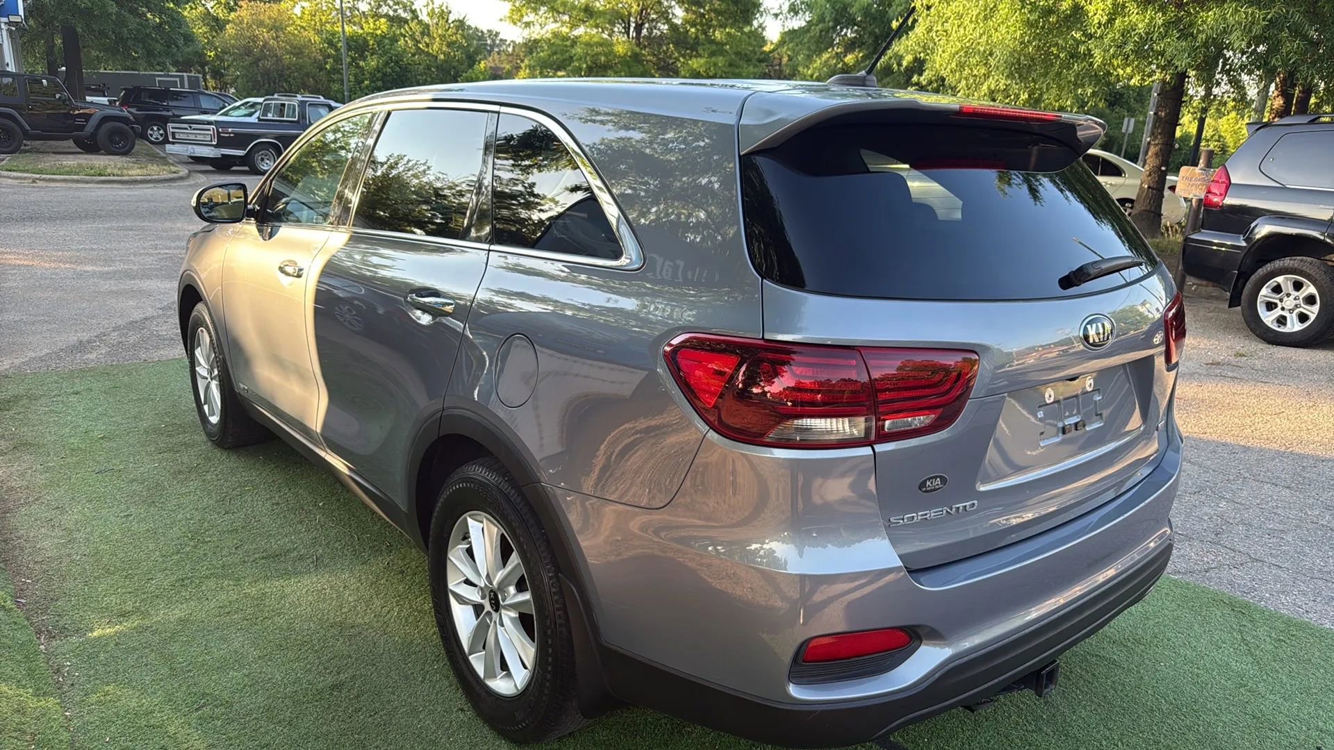 Used 2020 Kia Sorento LX AWD/4WD image 5