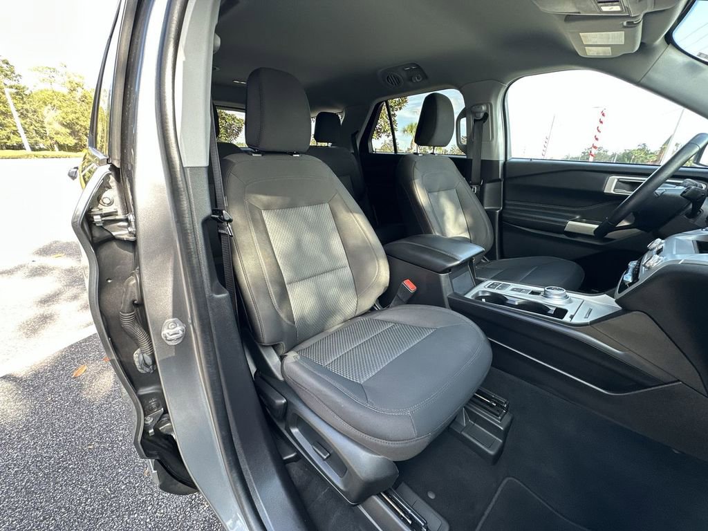 Used 2022 Ford Explorer XLT image 29