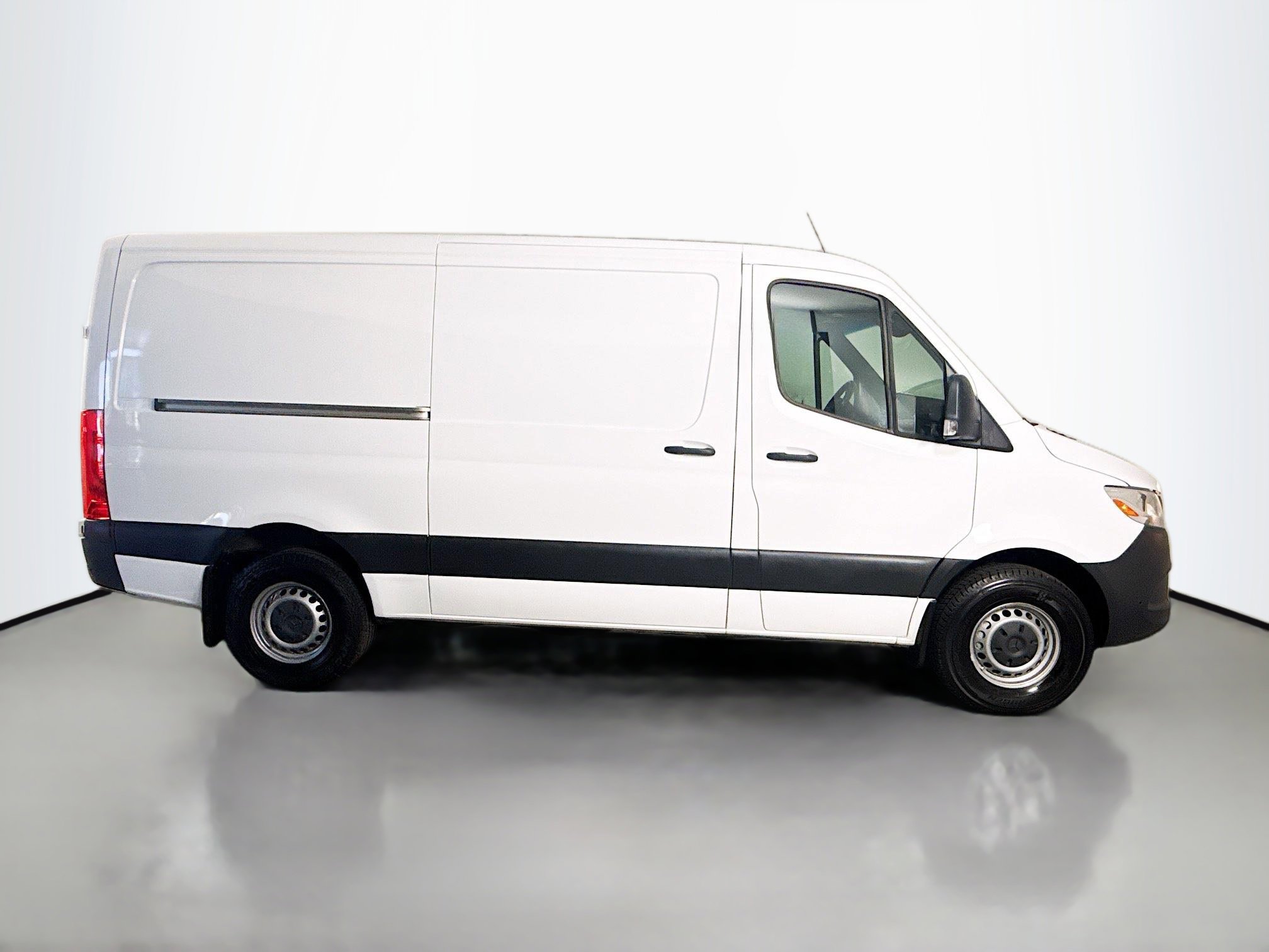 Used 2022 Mercedes-Benz Sprinter 1500 image 11