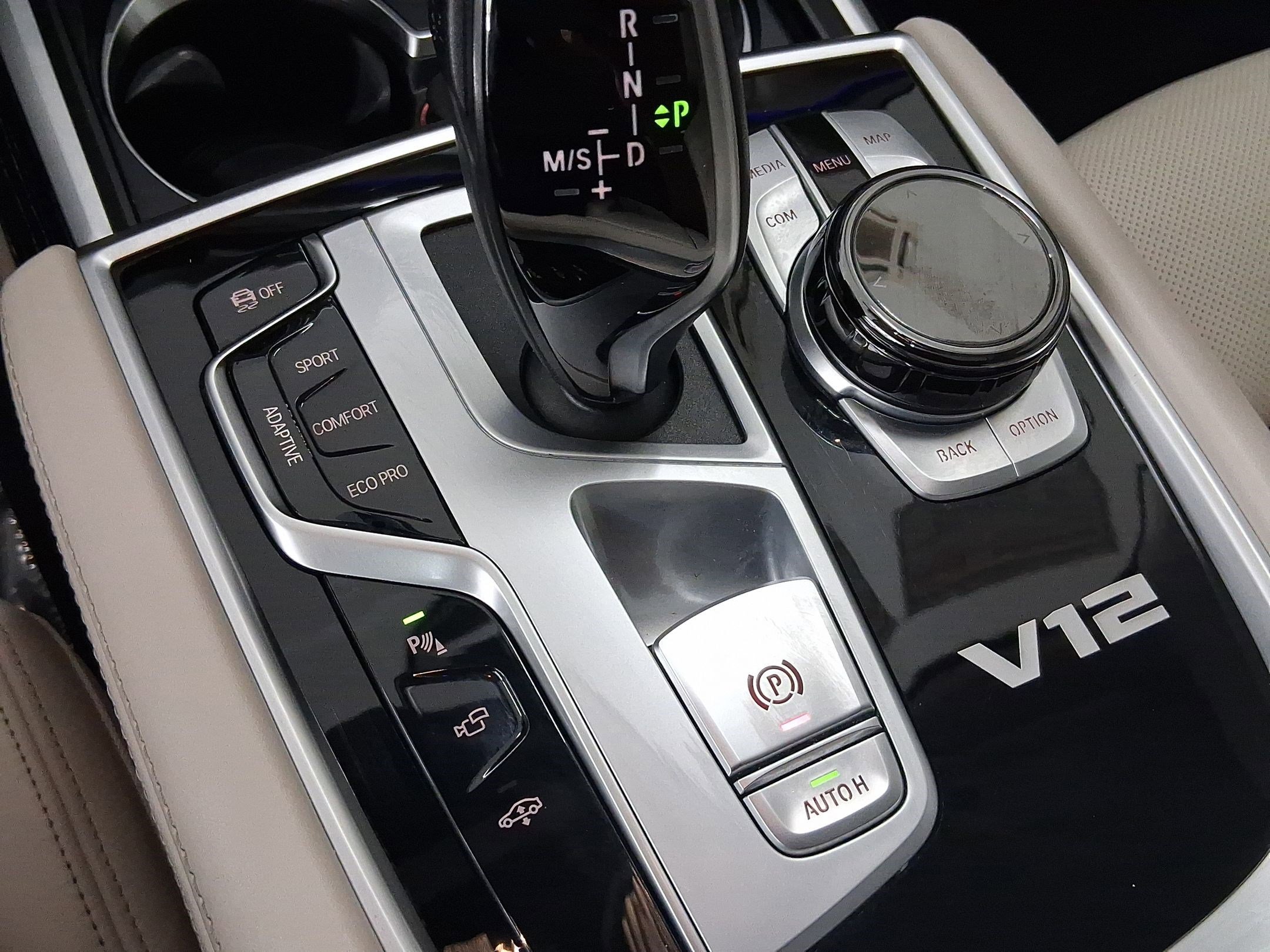 Certified 2022 BMW M760i xDrive image 26