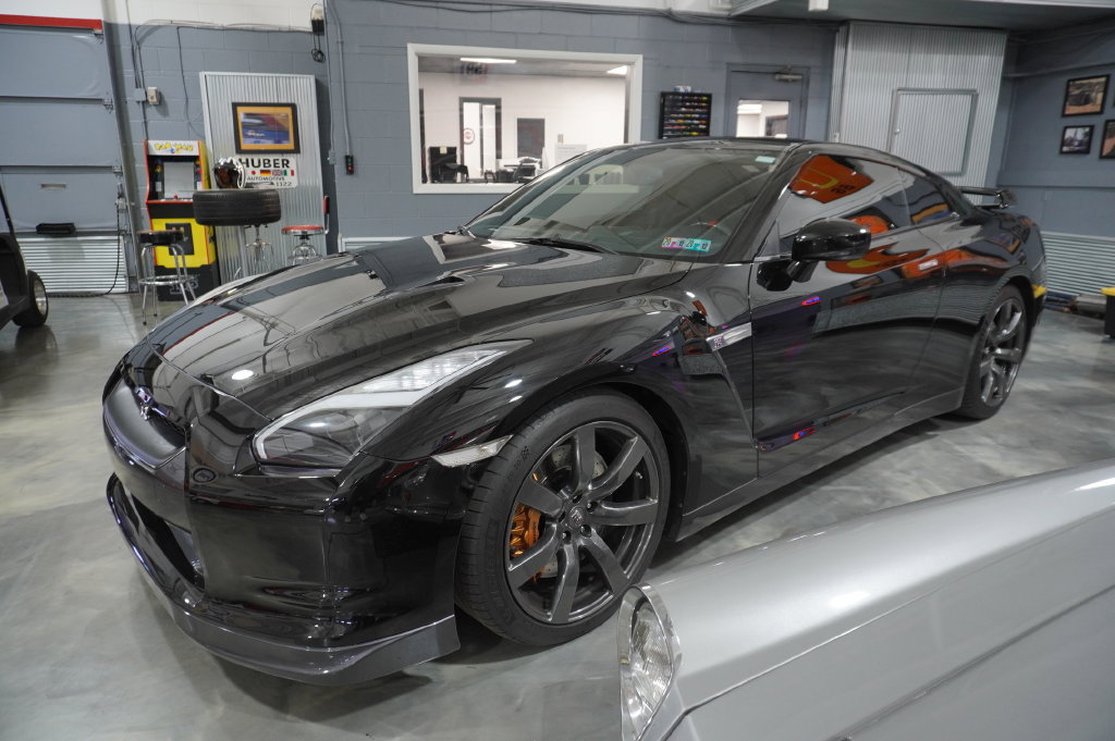 Used 2009 Nissan GT-R Premium AWD/4WD image 1