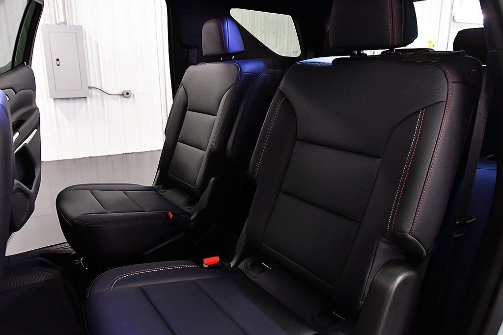 Used 2025 Chevrolet Traverse Z71 w/ Driver Confidence Package image 26