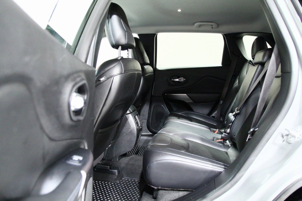 Used 2019 Jeep Cherokee Latitude Plus w/ Cold Weather Group image 28