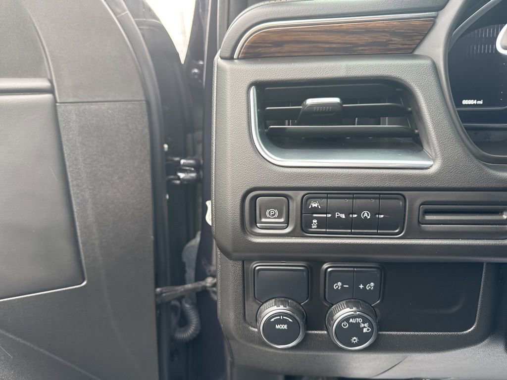 Used 2023 Chevrolet Suburban Premier image 13