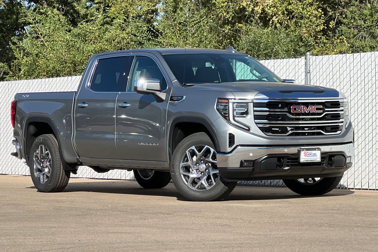 New 2026 GMC Sierra 1500 SLT w/ SLT Convenience Package AWD/4WD image 2