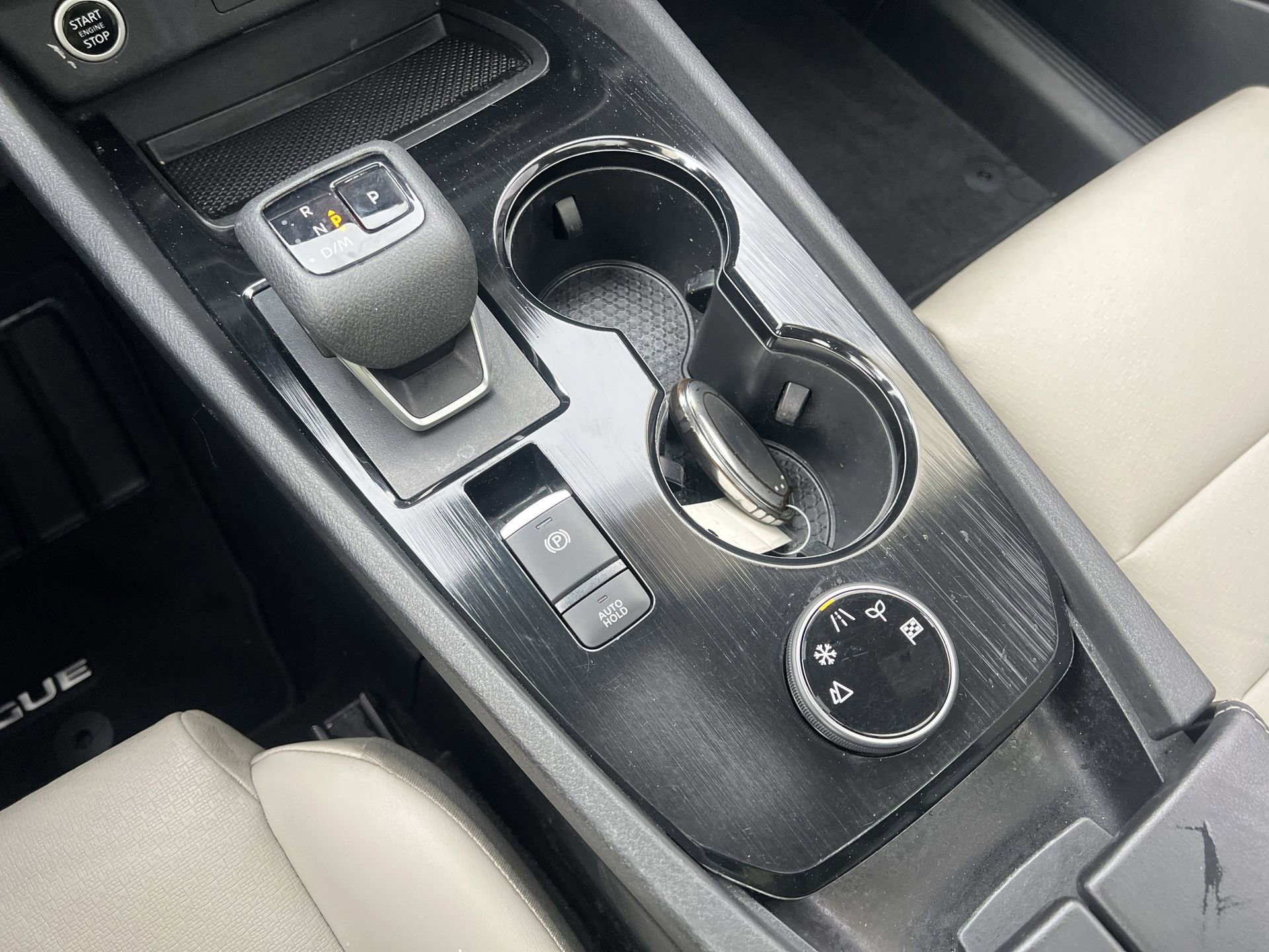 Used 2021 Nissan Rogue SV w/ Premium Package image 7