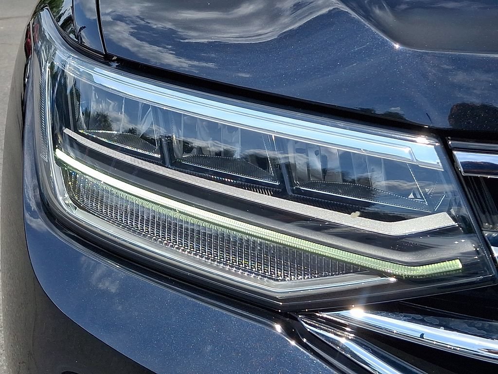 Used 2022 Volkswagen Tiguan SE AWD/4WD image 9