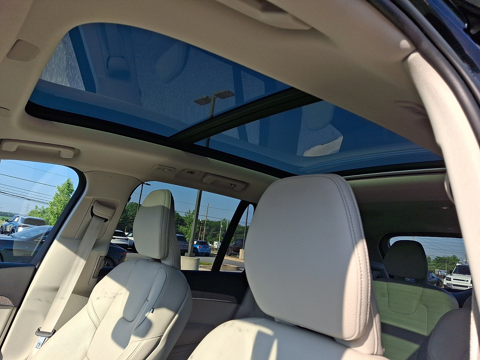 Used 2023 Volvo XC90 B6 Plus w/ Protection Package Premier AWD/4WD image 28