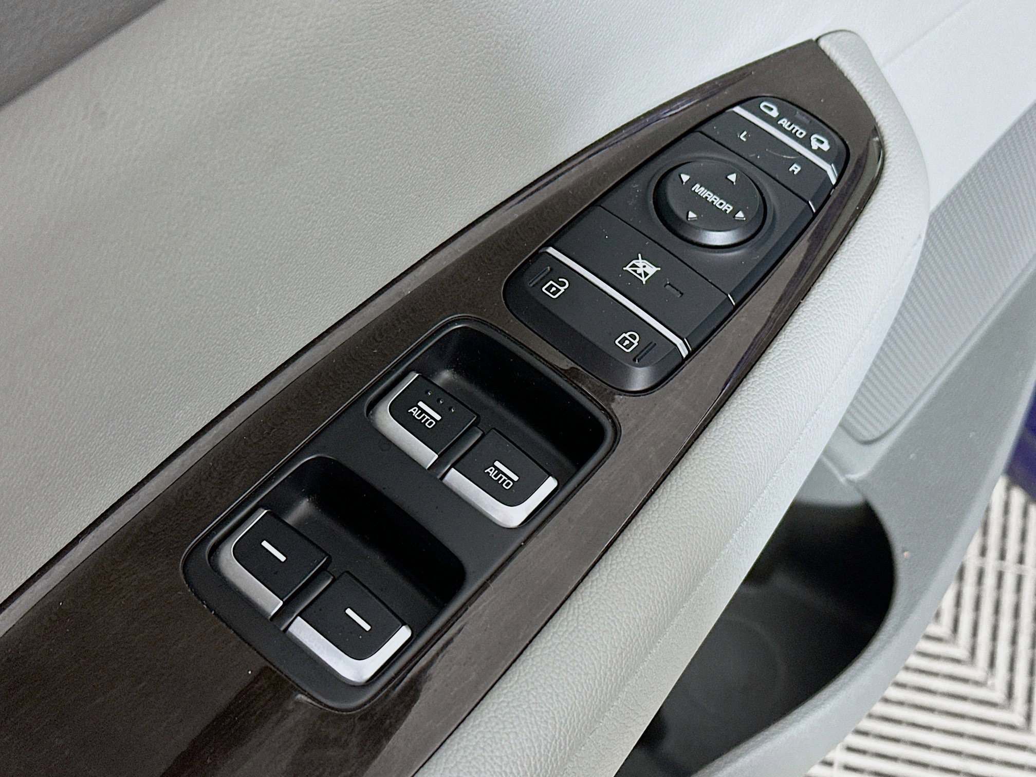 Used 2018 Kia Optima EX w/ Premium Package FWD image 17