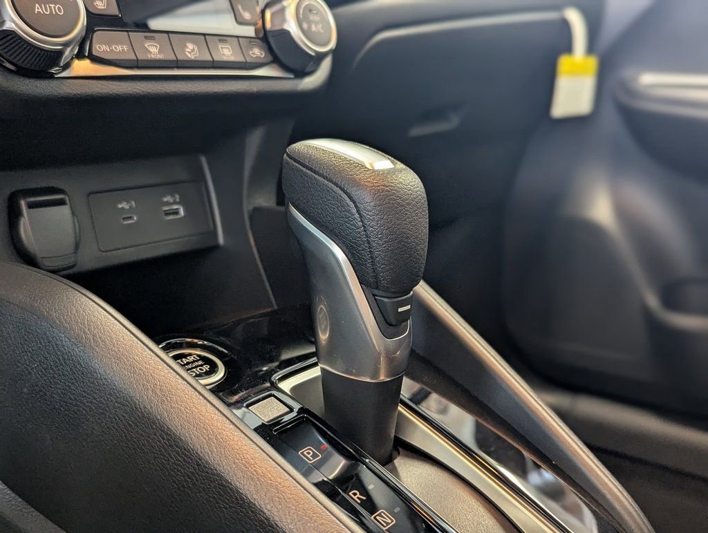 New 2025 Nissan Versa SR w/ Trunk Package image 15