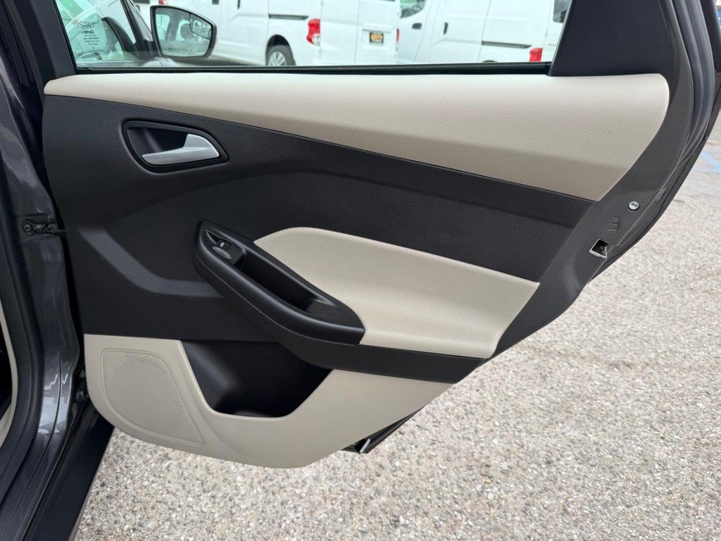 Used 2017 Ford Focus SE FWD image 28