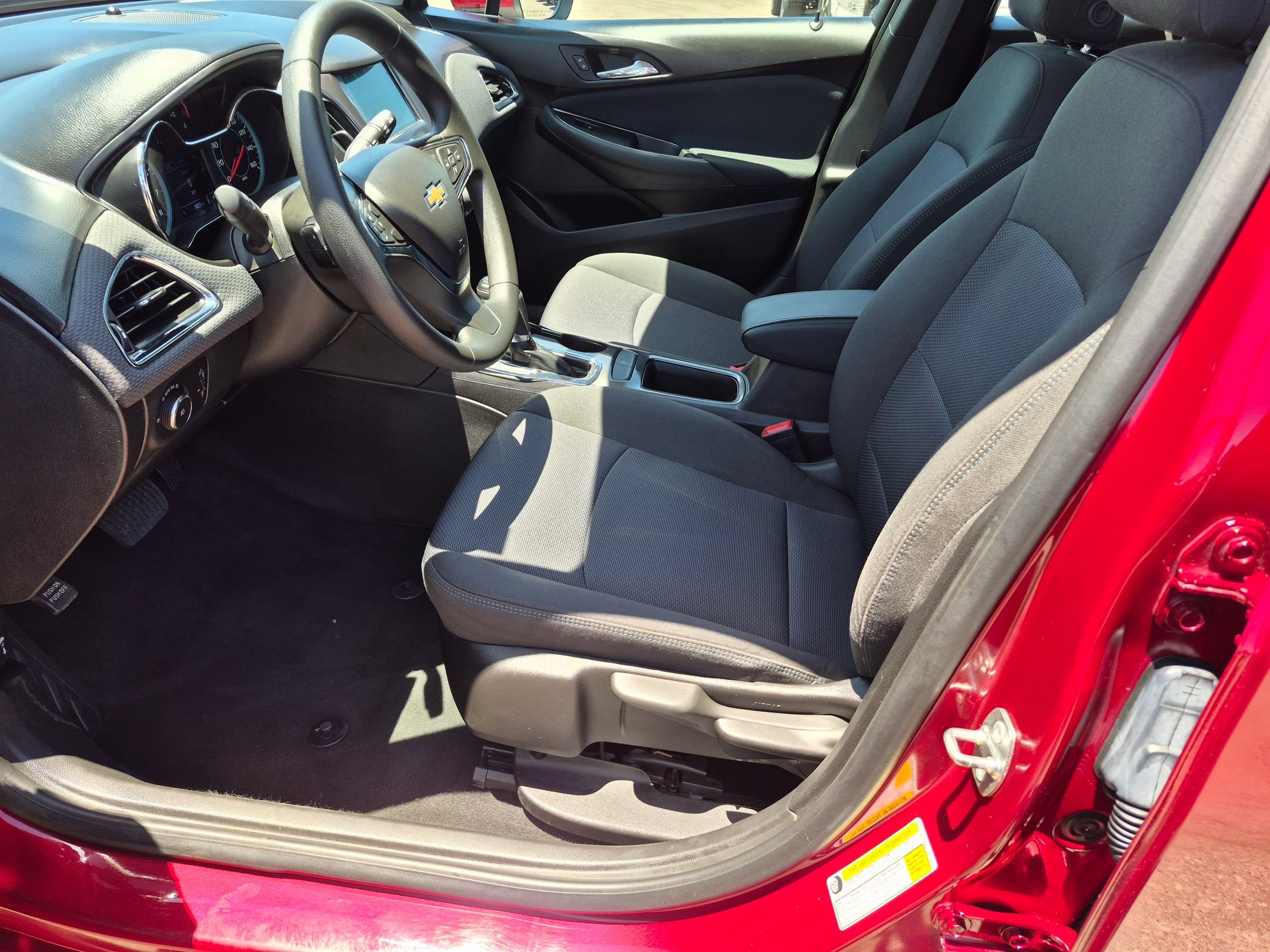 Used 2018 Chevrolet Cruze LT FWD image 11