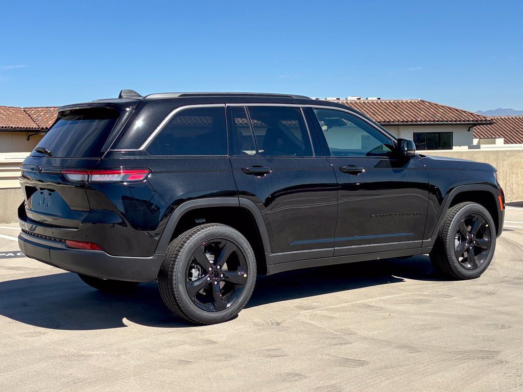 New 2027 Jeep Grand Cherokee Limited AWD/4WD image 3