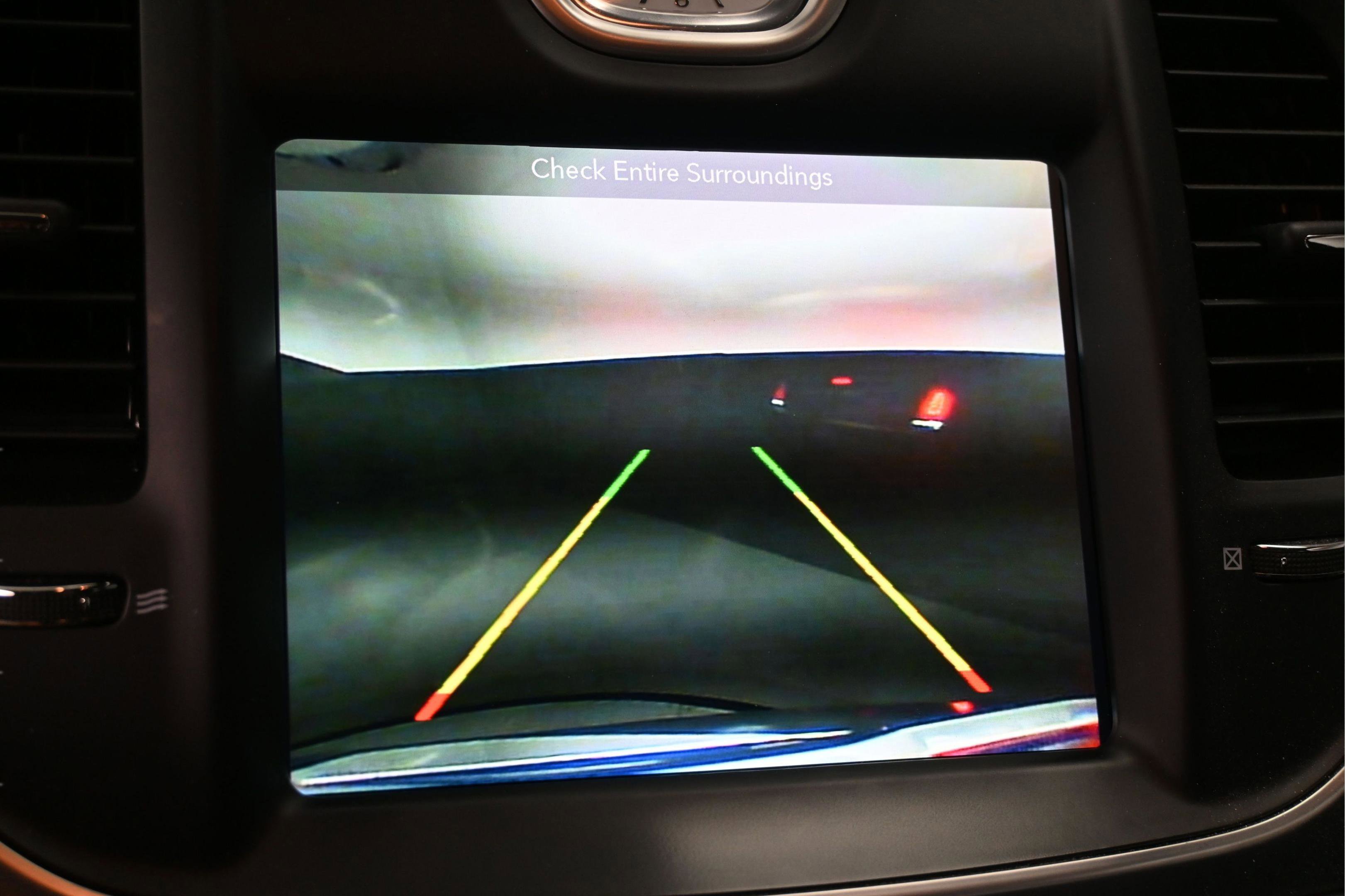 Used 2018 Chrysler 300 Limited w/ Safetytec Plus Group AWD/4WD image 29