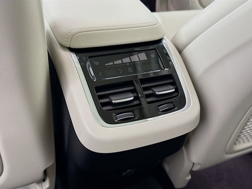 Certified 2026 Volvo XC60 B5 Ultra w/ Protection Package Premier image 27