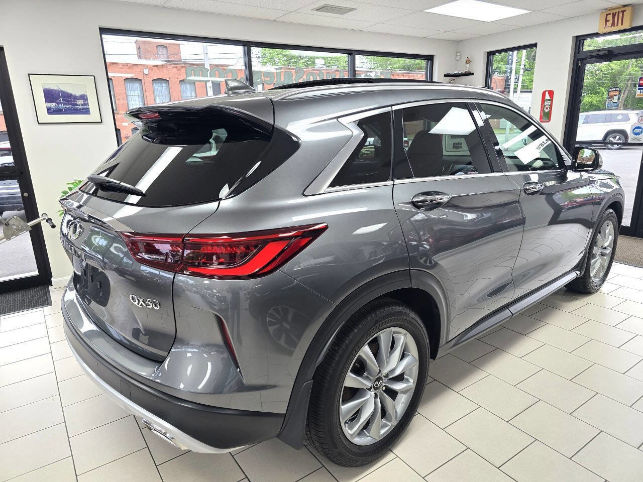 Used 2022 INFINITI QX50 Luxe image 9