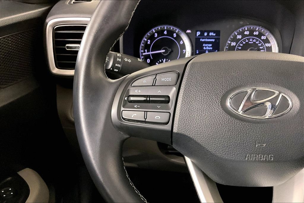 Used 2022 Hyundai Venue SEL FWD image 18