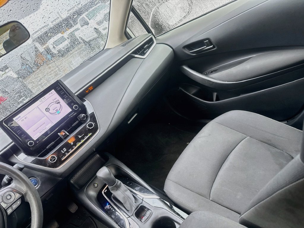 Used 2022 Toyota Corolla LE w/ Carpet Mat Package (TMS) FWD image 25