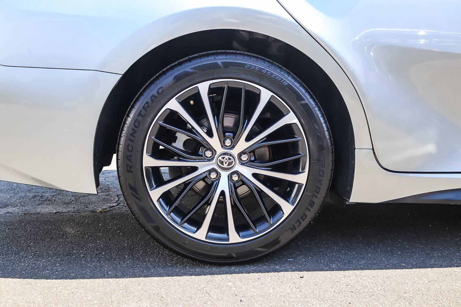 Used 2020 Toyota Camry SE FWD image 11