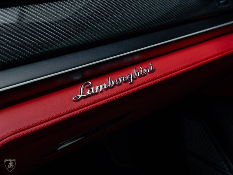 Used 2026 Lamborghini Urus SE AWD/4WD image 8