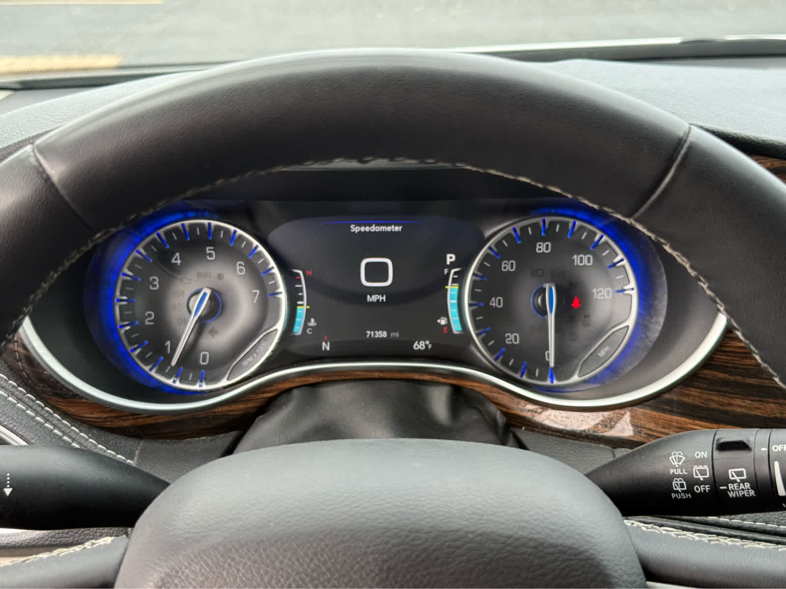 Used 2023 Chrysler Pacifica Limited FWD image 35