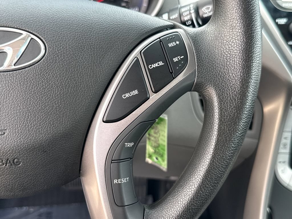 Used 2013 Hyundai Elantra FWD image 16