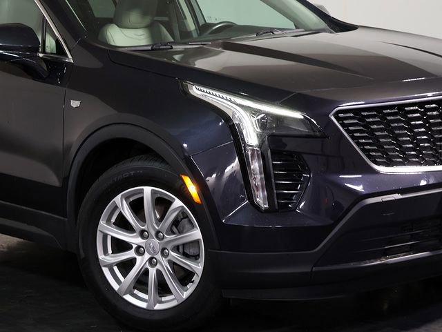 Used 2023 Cadillac XT4 Luxury w/ Cold Weather Package FWD image 8