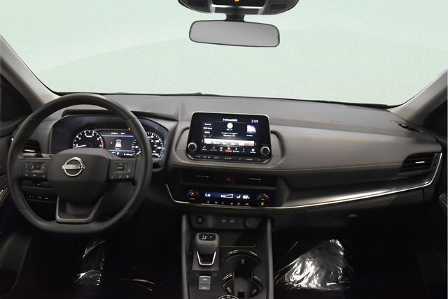 Used 2025 Nissan Rogue SV image 5